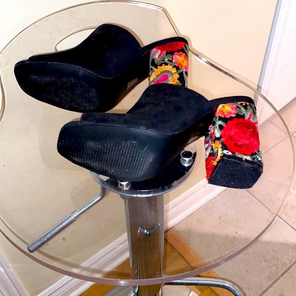 Public Desire Sian Faux Suede  raised block heels w/ beautiful embroidery 🌺🌸 - Picture 6 of 8